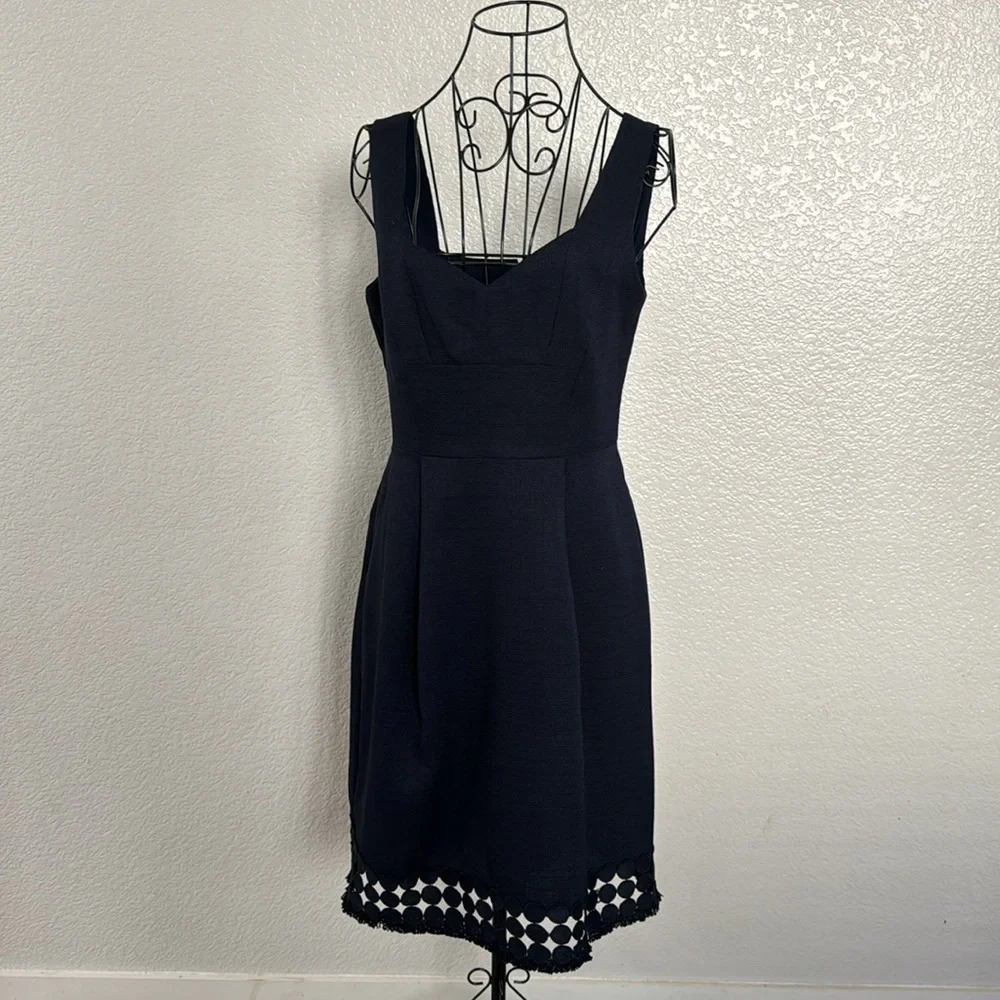 Donna Ricco Navy Blue Sleeveless Rosette Trimmed Dress - Picture 2 of 7